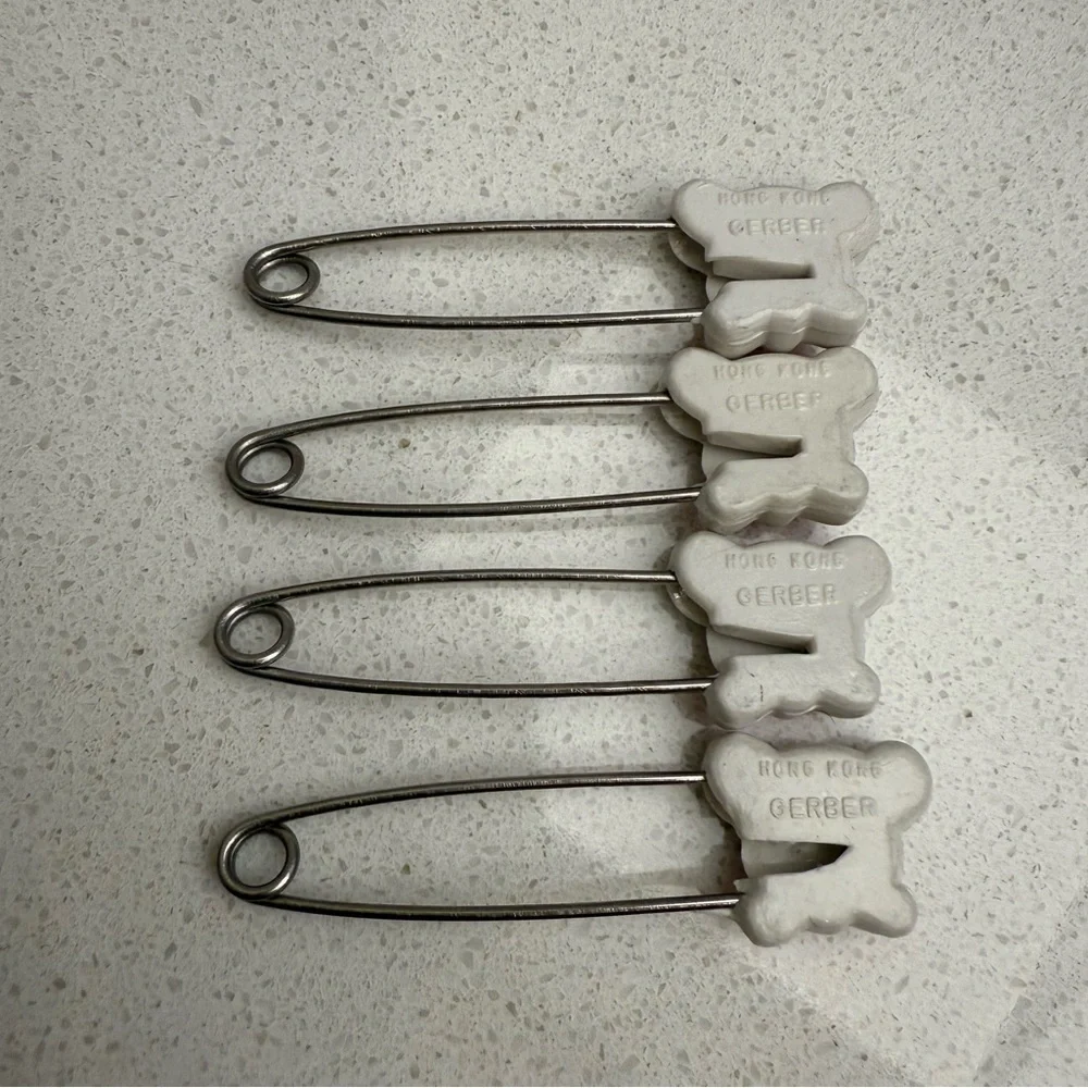 Set of 4 Vintage Bear Diaper Pins White Bears Red Bow Ties Nursery Retro Baby - Picture 4 of 7